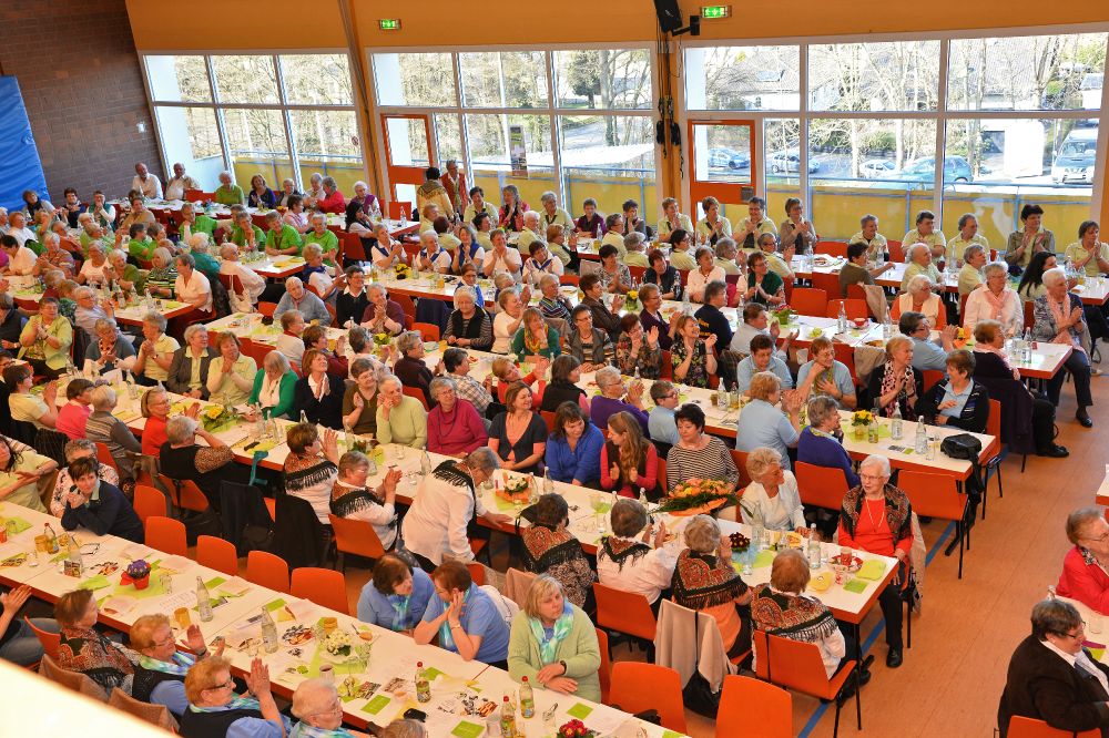 Blick in die vollbesetzte Kraichgauhalle